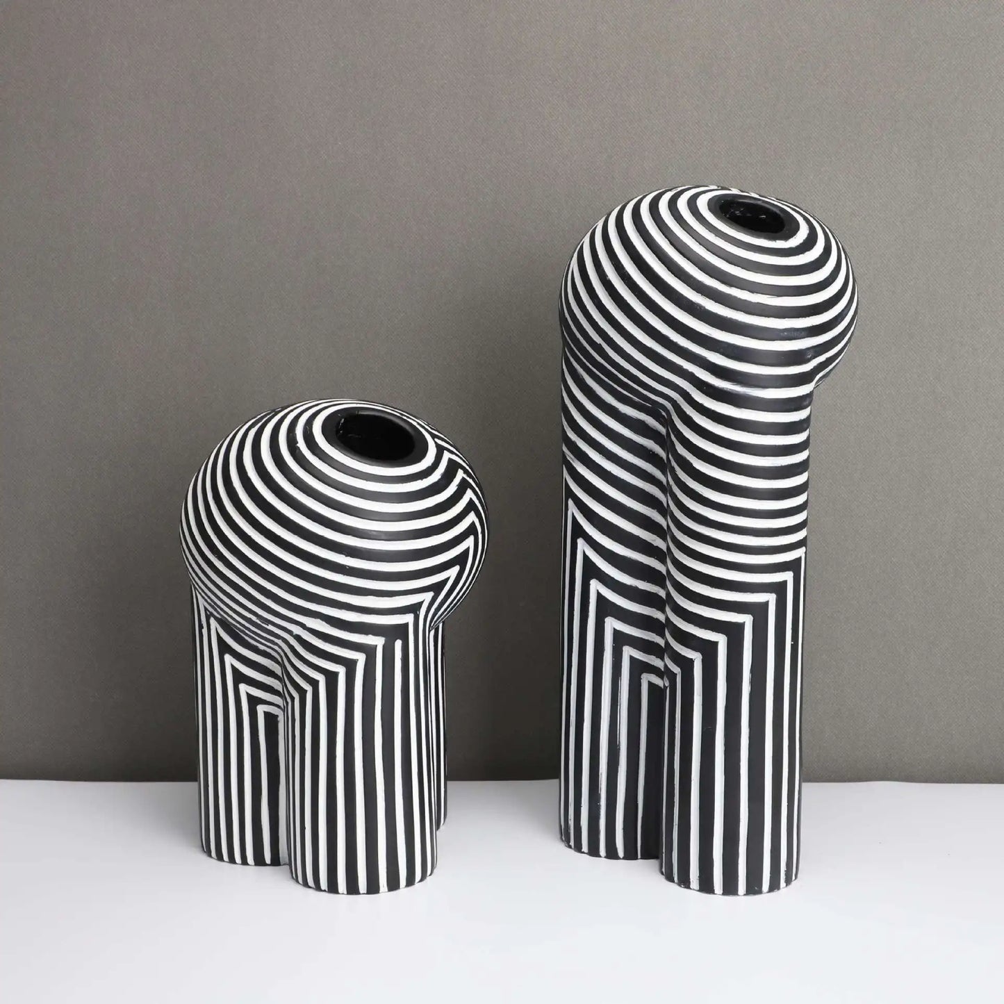 Creative Resin Vase Black and White Striped Flowerware Abstract Geometry Crafts Home Furnishing Decoration Terrarium Vases Pots