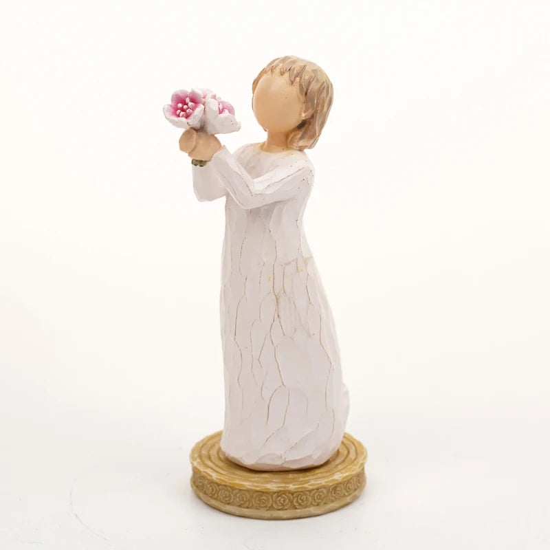 Resin statue holding pink flowers, family gift sculptures and decorations, bedroom living room tabletop